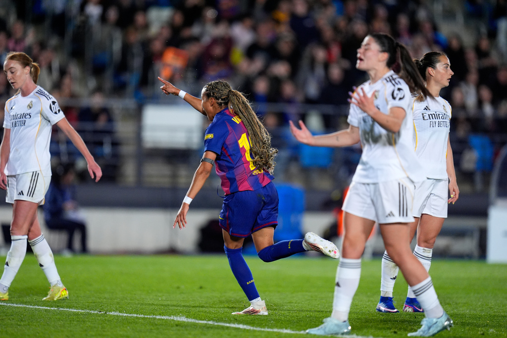 Barcelona's Vicky Lopez scores her side's fifth goal during the women's Champions League quarterfinal first leg soccer match between Real Madrid and Barcelona in Madrid, Spain, Wednesday, March 25, 2026. (AP Photo/Manu Fernandez)