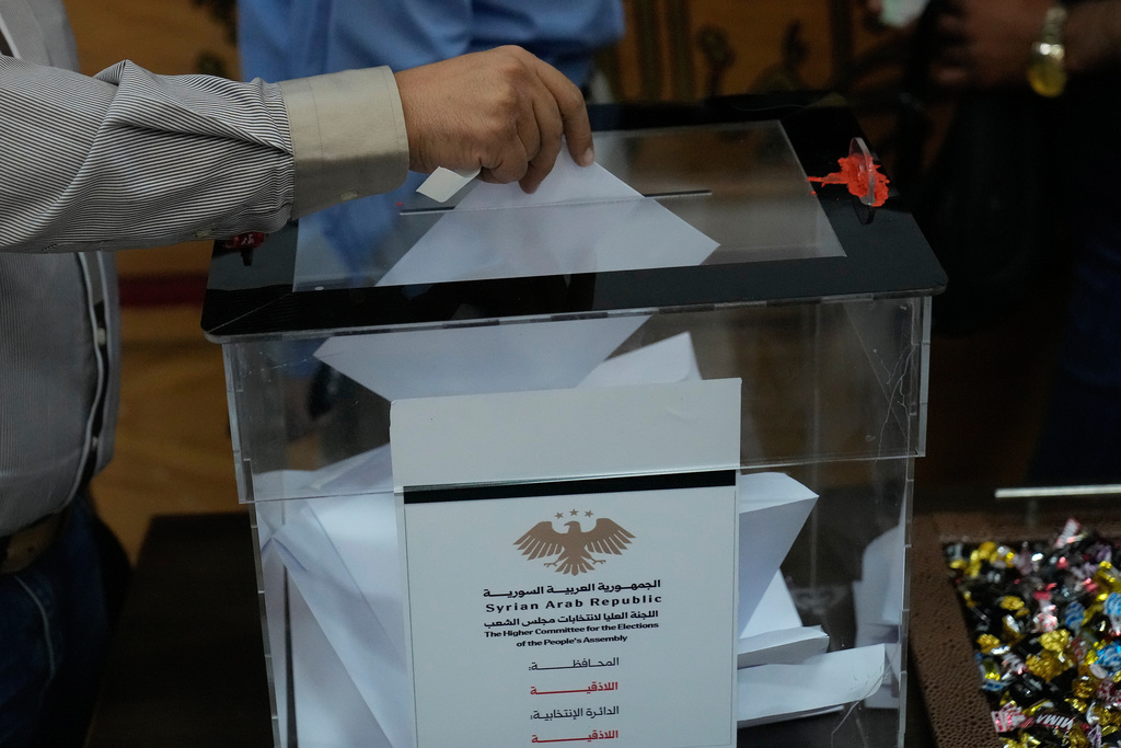A Syrian electoral college member casts his vote during a parliamentary election at Latakia's Governor ballot station, in the coastal city of Latakia, Syria, Sunday, Oct. 5, 2025. (AP Photo/Hussein Malla)