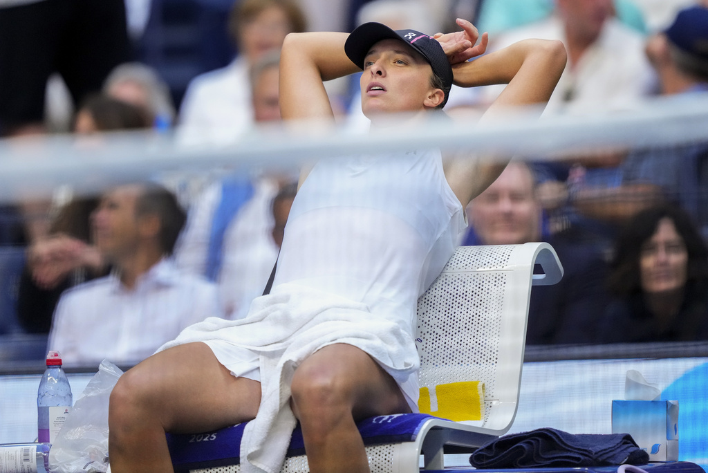 Iga Swiatek, of Poland, takes a break during a changeover in the second set against Amanda Anisimova, of the United States, during the quarterfinal round of the U.S. Open tennis championships, Wednesday, Sept. 3, 2025, in New York. (AP Photo/Yuki Iwamura)