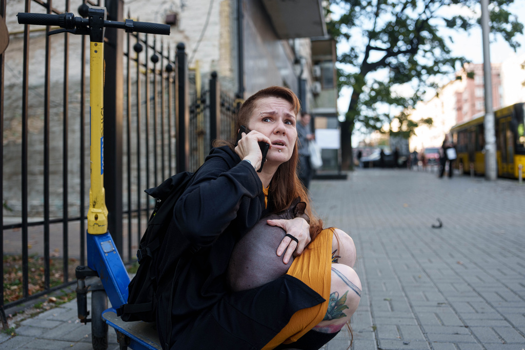 A woman reacts after a Russian drone strike on central Kyiv, Ukraine, Monday, Sept. 28, 2026. (AP Photo/Evgeniy Maloletka)