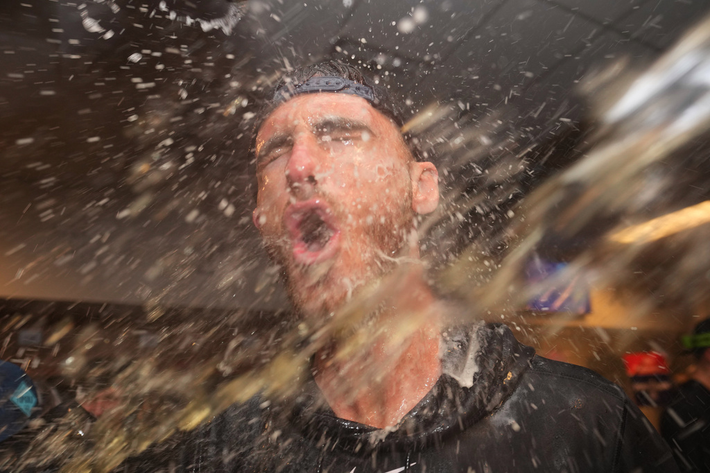 New York Yankees' Cody Bellinger celebrates with teammates after they clinched the playoffs in a baseball game against the Minnesota Twins, Monday, Sept. 14, 2026, in Minneapolis. (AP Photo/Abbie Parr)