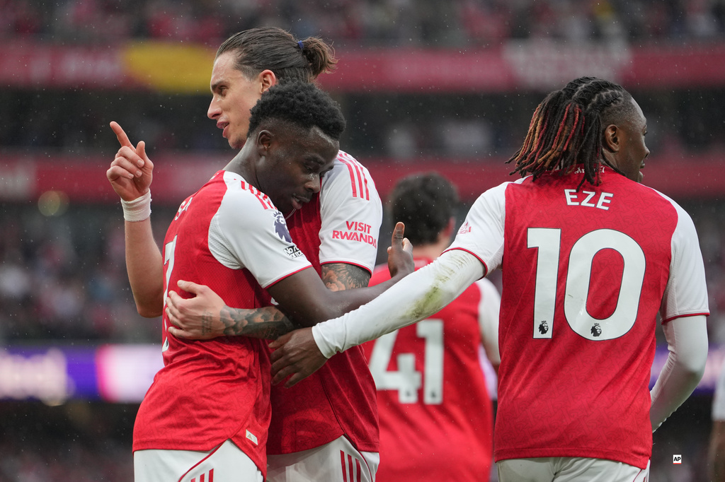 Arsenal's Bukayo Saka celebrates with teammates after scoring his side's second goal during the English Premier League soccer match between Arsenal and Fulham in London, England, Saturday, May 2, 2026. (AP Photo/Kin Cheung)