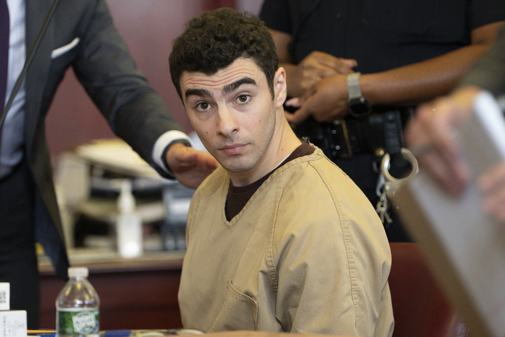 Luigi Mangione, accused of fatally shooting UnitedHealthcare CEO Brian Thompson, appears in Manhattan state court in New York, Tuesday, Sept. 16, 2025. (Steven Hirsch /New York Post via AP, Pool)