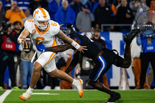 Kentucky linebacker Daveren Rayner sacks Tennessee quarterback Joey Aguilar (6) in the first quarter of an NCAA college football game, Saturday, Oct. 25, 2025, in Lexington, Ky. (AP Photo/Michael Swensen) Kentucky linebacker Daveren Rayner sacks Tennessee quarterback Joey Aguilar (6) in the first quarter of an NCAA college football game, Saturday, Oct. 25, 2025, in Lexington, Ky. (AP Photo/Michael Swensen)