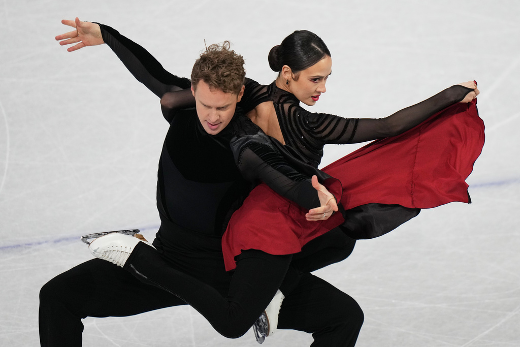Madison Chock and Evan Bates of the United States compete during the figure skating ice dance team event at the 2026 Winter Olympics, in Milan, Italy, Saturday, Feb. 7, 2026. (AP Photo/Stephanie Scarbrough)