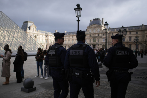 Riot police officers patrol as people queue to enter Le Louvre museum Monday, Oct. 27, 2025 in Paris. (AP Photo/Christophe Ena) Riot police officers patrol as people queue to enter Le Louvre museum Monday, Oct. 27, 2025 in Paris. (AP Photo/Christophe Ena)