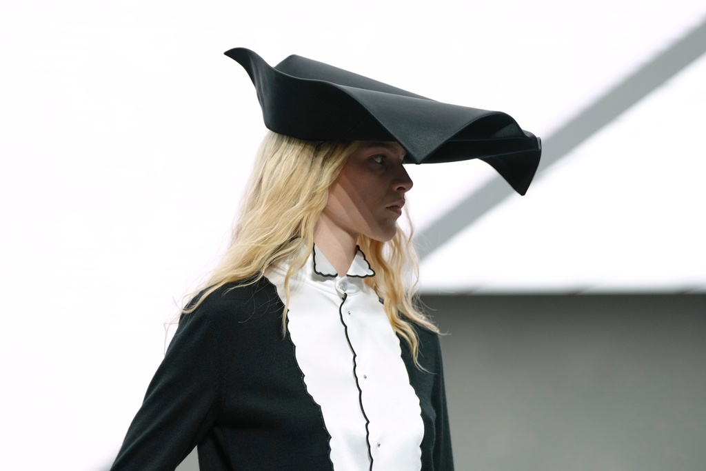 A model wears a creation as part of the Dior Spring/Summer 2026 collection presented in Paris, Wednesday, Oct. 1, 2025. (AP Photo/Aurelien Morissard)