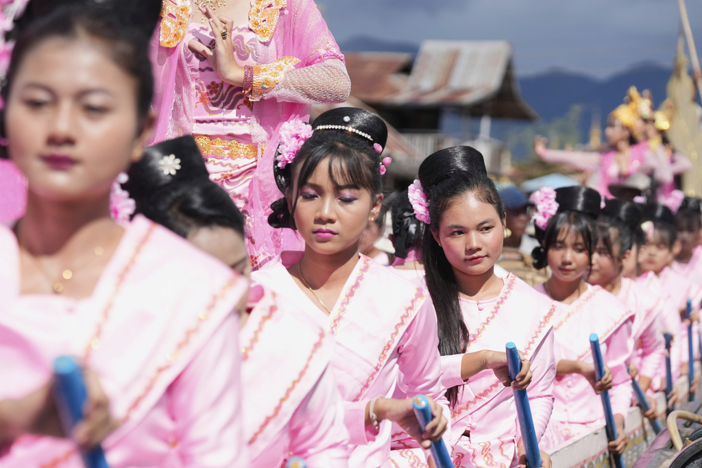 An Ethnic Intha troupe performs during the Phaung Daw Oo pagoda festival in Inle Lake, southern Shan State, Myanmar, Tuesday, Sept. 23, 2025. (AP Photo/Thein Zaw)