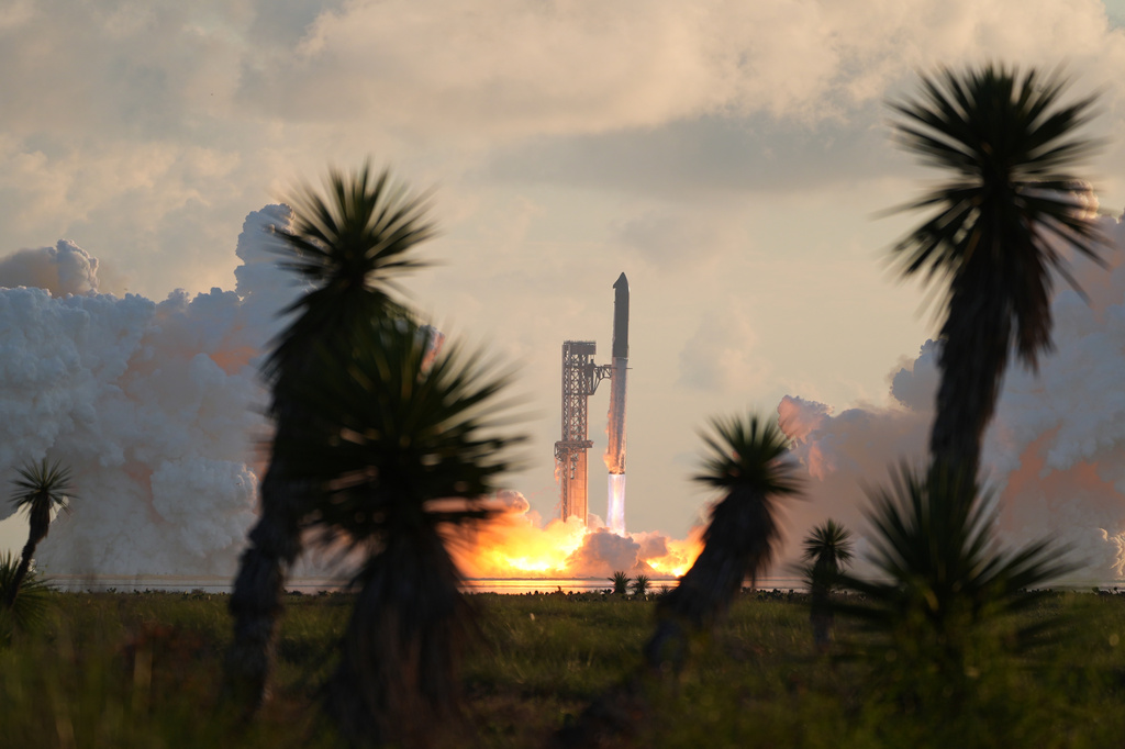 SpaceX's mega rocket Starship lifts off for a test flight from Starbase, Texas, Monday, Sept. 28, 2026. (AP Photo/Eric Gay)