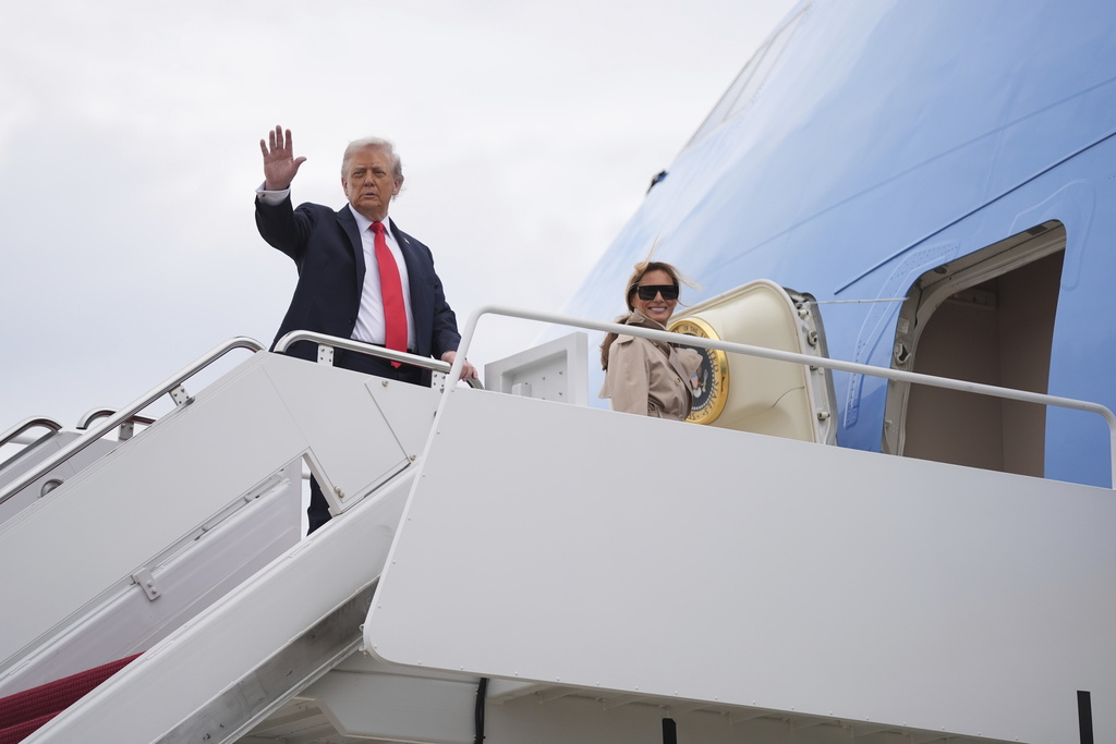 President Donald Trump and first lady Melania Trump board Air Force One, Tuesday, Sept. 16, 2025, in Joint Base Andrews, Md. (AP Photo/Evan Vucci)