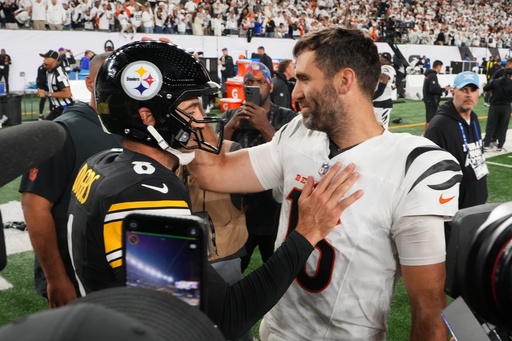 Pittsburgh Steelers quarterback Aaron Rodgers (8) and Cincinnati Bengals quarterback Joe Flacco, right, meet on the field following an NFL football game in Cincinnati, Thursday, Oct. 16, 2025. (AP Photo/Jeff Dean) Pittsburgh Steelers quarterback Aaron Rodgers (8) and Cincinnati Bengals quarterback Joe Flacco, right, meet on the field following an NFL football game in Cincinnati, Thursday, Oct. 16, 2025. (AP Photo/Jeff Dean)