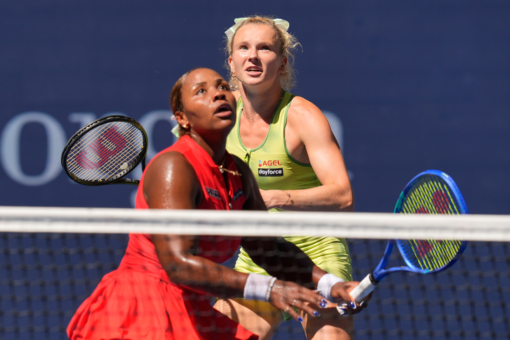 Taylor Townsend, of the United States, left, and Katerina Siniakova, of the Czech Republic, right, look up to return the ball as they compete against Ashlyn Krueger, of the United States, and Robin Montgomery, of the United States, during the women's doubles final of the U.S. Open tennis championships, Friday, Sept. 11, 2026, in New York. (AP Photo/Seth Wenig)