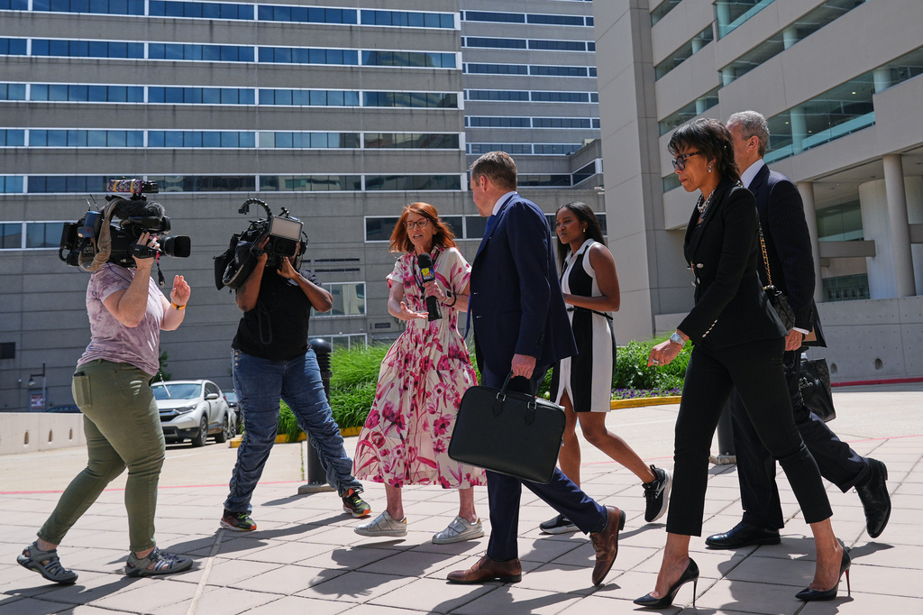 Reporters follow attorneys as they leave the Edward A. Garmatz United States District Courthouse after a judge postponed a civil trial over the 2024 deadly collapse of the Francis Scott Key Bridge, Monday, June 1, 2026, in Baltimore. (AP Photo/Stephanie Scarbrough)