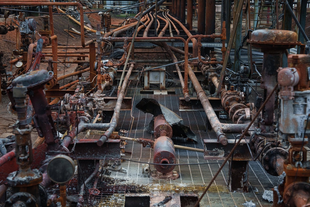 A Naftogaz gas extraction facility is seen destroyed by a Russian strike in Ukraine, on Tuesday, Nov. 18, 2025. (AP Photo/Evgeniy Maloletka)