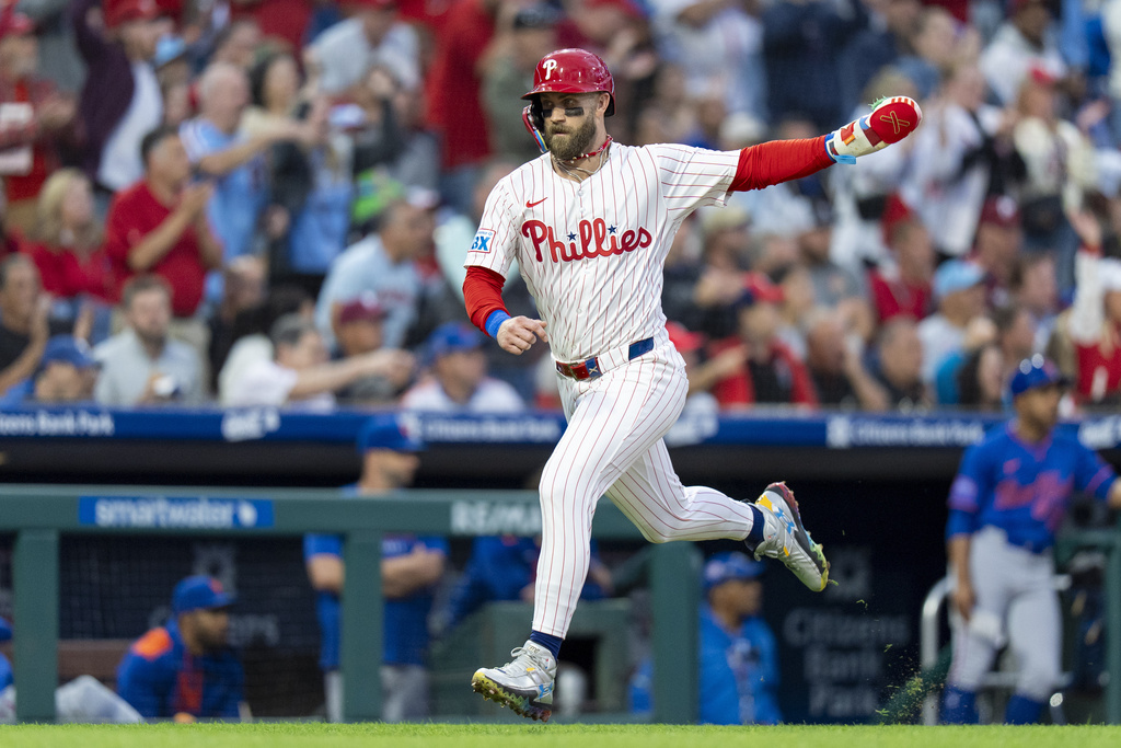 Philadelphia Phillies' Bryce Harper comes in to score on the double by Nick Castellanos during the first inning of a baseball game against the New York Mets, Tuesday, Sep. 9, 2025, in Philadelphia. (AP Photo/Chris Szagola)