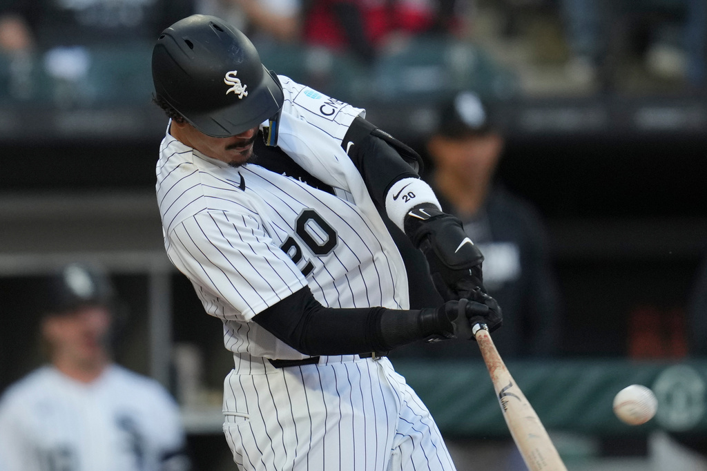Chicago White Sox's Miguel Vargas hits a two-run home run during the third inning of a baseball game against the Seattle Mariners, Saturday, May 9, 2026, in Chicago. (AP Photo/Erin Hooley)