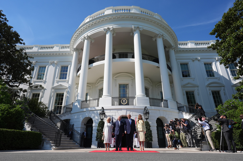 President Donald Trump and first lady Melania Trump greet Britain's King Charles III and Queen Camilla as they arrive at the White House, Monday, April 27, 2026, in Washington. (AP Photo/Alex Brandon)