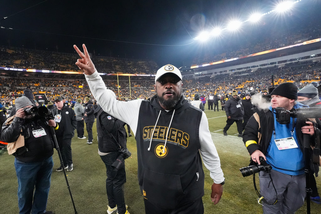 Pittsburgh Steelers head coach Mike Tomlin walks off the field after an NFL football game against the Baltimore Ravens, Sunday, Jan. 4, 2026, in Pittsburgh. (AP Photo/Gene J. Puskar)