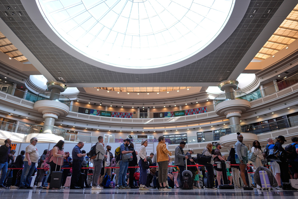People wait in a TSA line at the Hartsfield-Jackson Atlanta International Airport, Monday, March 23, 2026, in Atlanta. (AP Photo/Mike Stewart)