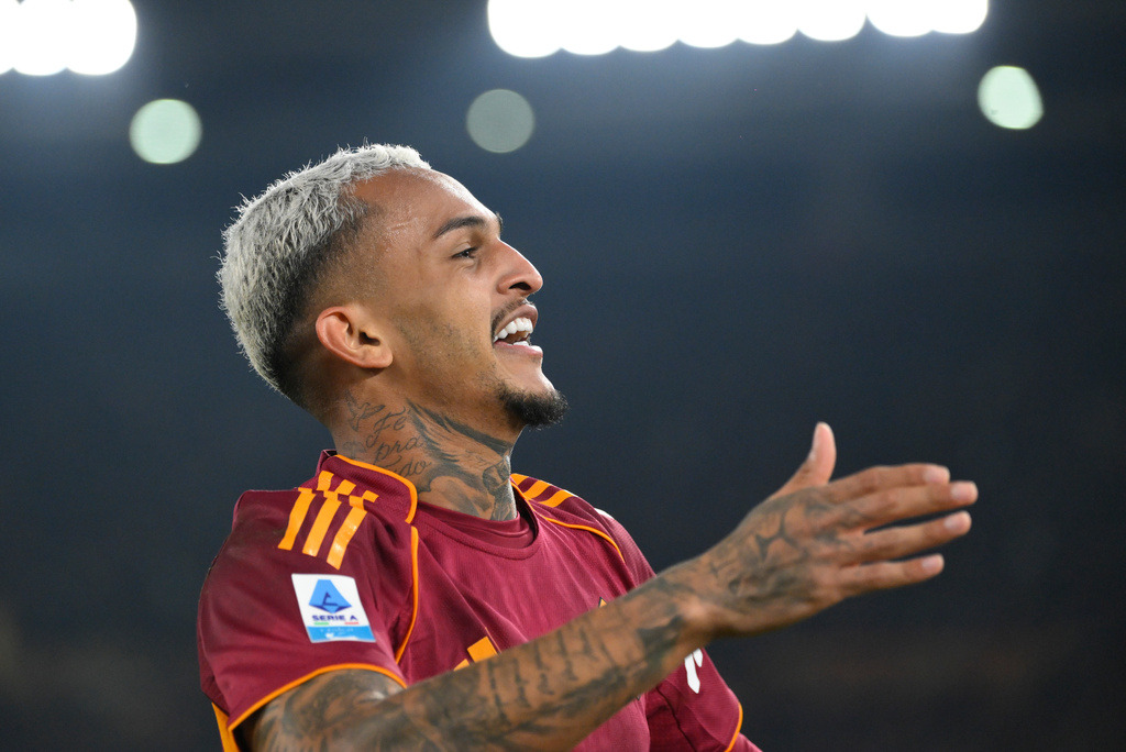 Roma's Wesley celebrates scoring during the Serie A soccer match between AS Roma and Juventus FC in Rome, Italy, Sunday March 1, 2026. (Alfredo Falcone/LaPresse via AP)