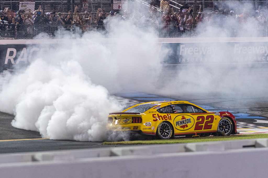 Team Penske driver Joey Logano (22) wins the Cook Out 400 at Richmond Raceway, Saturday, Aug. 15, 2026, in Richmond Va. (AP Photo/Robert Simmons)