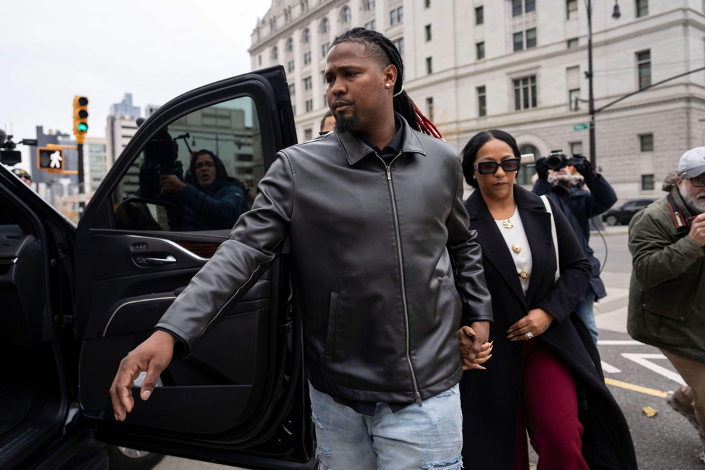 Cleveland Guardians' Luis Ortiz leaves Brooklyn federal court, Wednesday, Nov. 12, 2025, in New York. (AP Photo/Yuki Iwamura)
