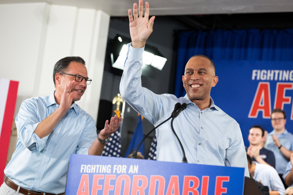 Pennsylvania Gov. Josh Shapiro, left, and U.S. House Democratic Leader Hakeem Jeffries attend the campaign event for Democratic congressional candidate Bob Brooks ahead of the midterm elections at a Steelworkers Union Hall in Bethlehem, Pa., Sunday, July 26, 2026. (AP Photo/Erin Blewett)