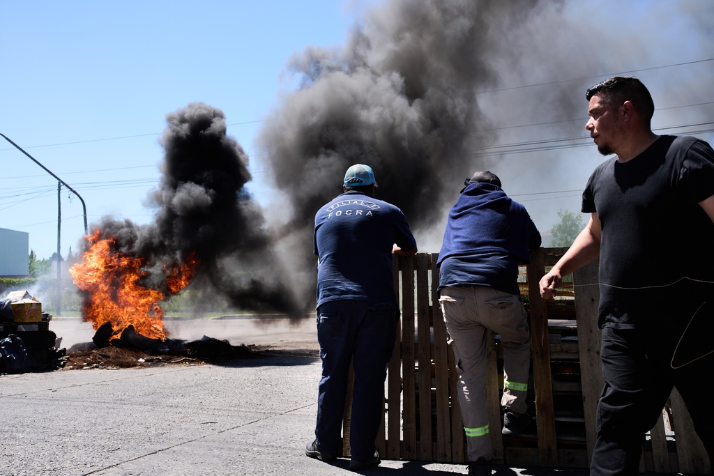 Workers laid off from the Ilva Ceramics company protest outside the shuttered factory to demand severance pay in Pilar, Argentina, Monday, Oct. 13, 2025. (AP Photo/Rodrigo Abd)