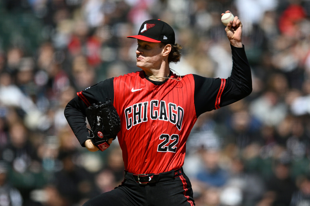Chicago White Sox starter Noah Schultz delivers a pitch during the first inning of a baseball game against the Washington Nationals in Chicago, Saturday, April 25, 2026. (AP Photo/Paul Beaty)