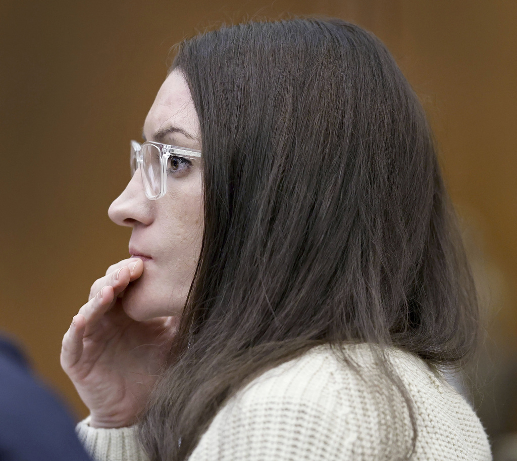 Defendant Lindsay Clancy listens to forensic psychologist Dr. Kirk Heilbrun testify about the voices she says she heard before she strangled her three children during her murder trial at Plymouth Superior Court, Monday, Aug. 24, 2026 in Plymouth, Mass. (Greg Derr/The Patriot Ledger via AP, Pool)