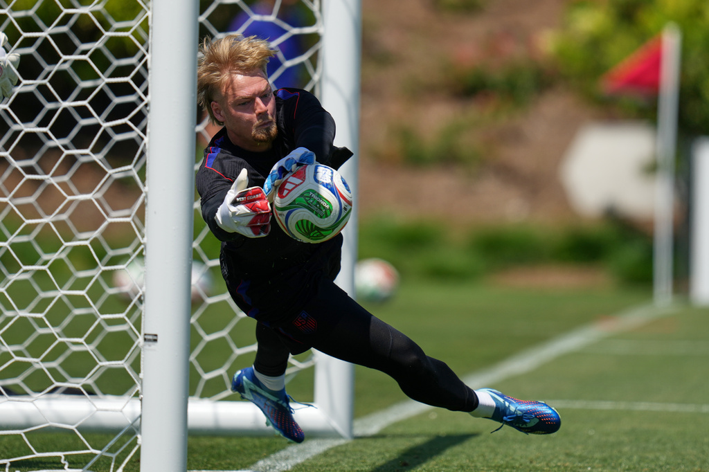 United States goalkeeper Chris Brady practices during a training session ahead of his FIFA World Cup match against Paraguay at its World Cup soccer tournament training base in Irvine, Calif., Thursday, June 11, 2026. (AP Photo/Andre Penner)