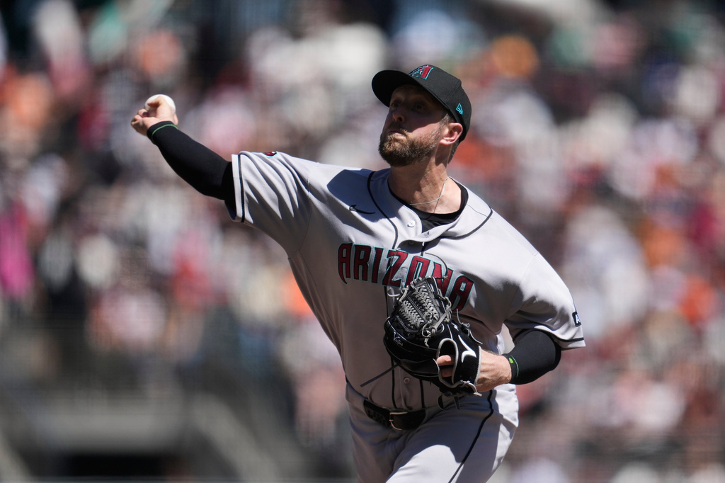 Arizona Diamondbacks pitcher Merrill Kelly throws against the San Francisco Giants during the first inning of the first baseball game of a doubleheader, Saturday, Aug. 29, 2026, in San Francisco. (AP Photo/Jeff Chiu)