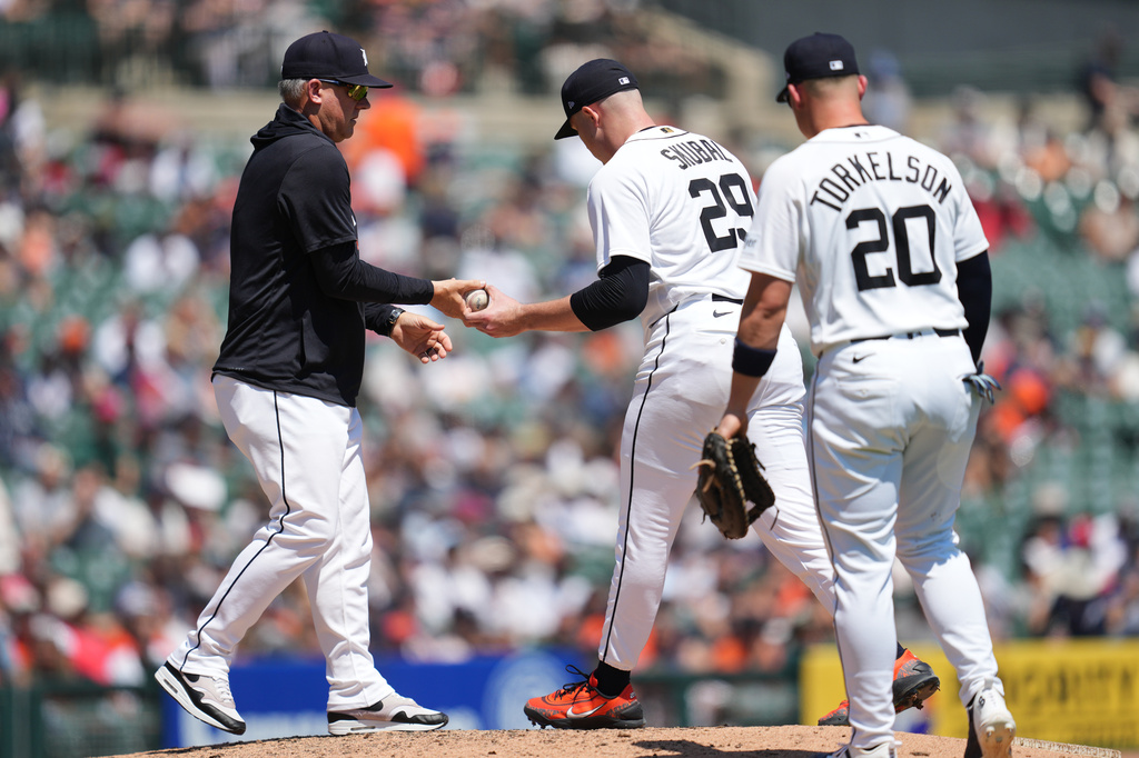Detroit Tigers manager A.J. Hinch, left, takes the ball from pitcher Tarik Skubal (29) against the Philadelphia Phillies during the sixth inning Sunday, July 12, 2026, in Detroit. (AP Photo/Paul Sancya)
