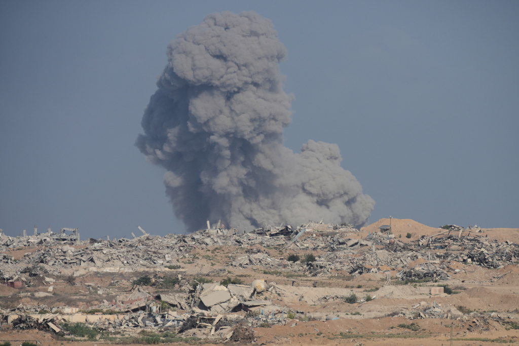 Smoke rises following an Israeli army bombardment in the Gaza Strip, as seen from southern Israel, Tuesday, Sept. 30, 2025. (AP Photo/Ohad Zwigenberg)