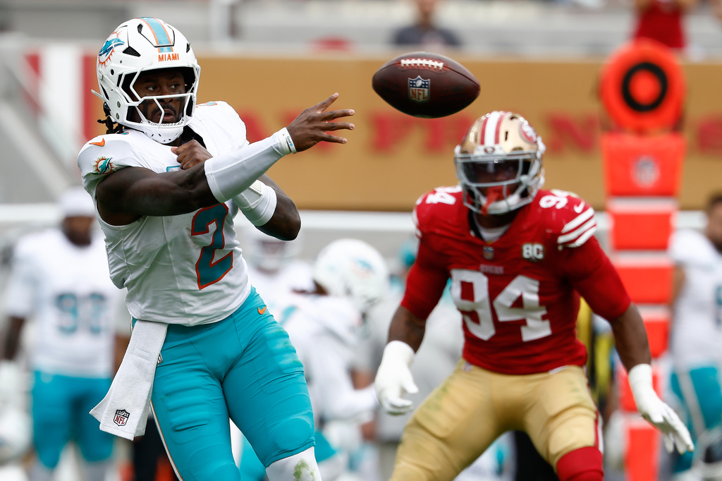 Miami Dolphins quarterback Malik Willis (2) passes next to San Francisco 49ers defensive end Romello Height (94) during the second half of an NFL football game in Santa Clara, Calif., Sunday, Sept. 20, 2026. (AP Photo/Kelley L. Cox)
