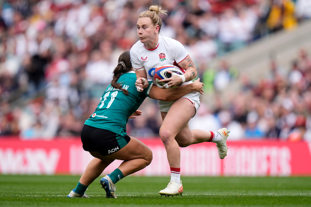 England's Megan Jones, right, and Ireland's Vicky Elmes Kinlan in action during the Women's Six Nations Rugby 2026 match, in London, Saturday, April 11, 2026. (Andrew Matthews/PA via AP)