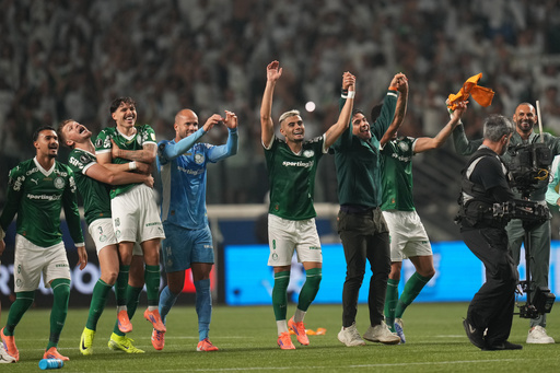 Players of Brazil's Palmeiras celebrate at the end of the Copa Libertadores semifinal second leg soccer match against Ecuador's Liga Deportiva Universitaria in Sao Paulo, Thursday, Oct. 30, 2025. (AP Photo/Andre Penner) Players of Brazil's Palmeiras celebrate at the end of the Copa Libertadores semifinal second leg soccer match against Ecuador's Liga Deportiva Universitaria in Sao Paulo, Thursday, Oct. 30, 2025. (AP Photo/Andre Penner)