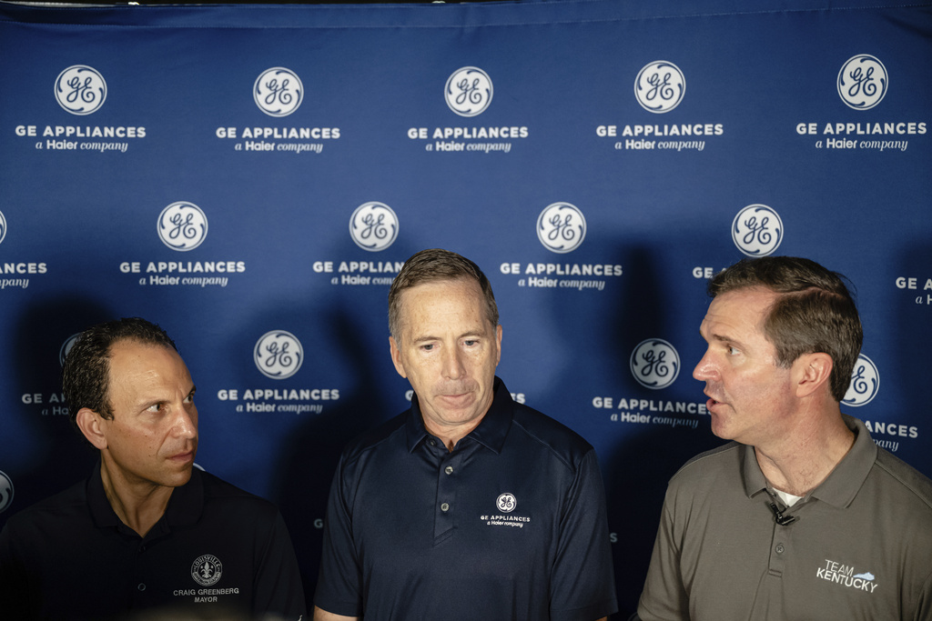 Louisville Mayor Craig Greenberg, CEO of GE Appliances Kevin Nolan, and Kentucky Governor Andy Beshear speak to the press at GE Appliances global headquarters, Wednesday, Aug 13, 2025, in Louisville, Ky. (AP Photo/Jon Cherry)