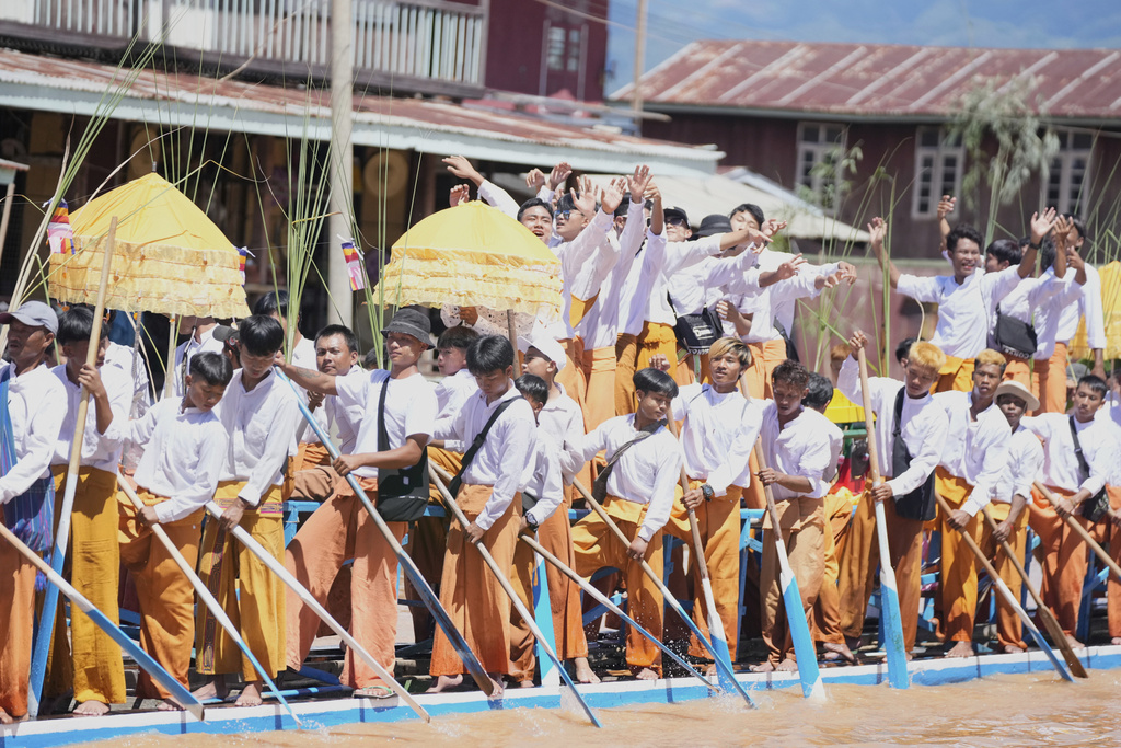 Ethnic Intha people perform during the Phaung Daw Oo pagoda festival in Inle Lake, southern Shan State, Myanmar, Tuesday, Sept. 23, 2025. (AP Photo/Thein Zaw)