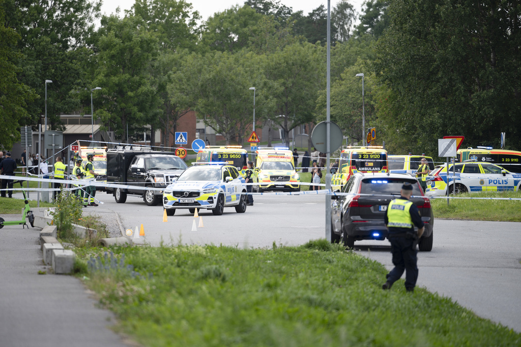 Police on scene outside a mosque after a shooting in Orebro, Sweden, Friday, Aug. 15, 2025. (Filip Gronroos/TT via AP)