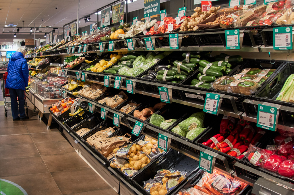 Vegetables in a super market are pictured in Wehrheim near Frankfurt, Germany, Tuesday, March 31, 2026. (AP Photo/Michael Probst)