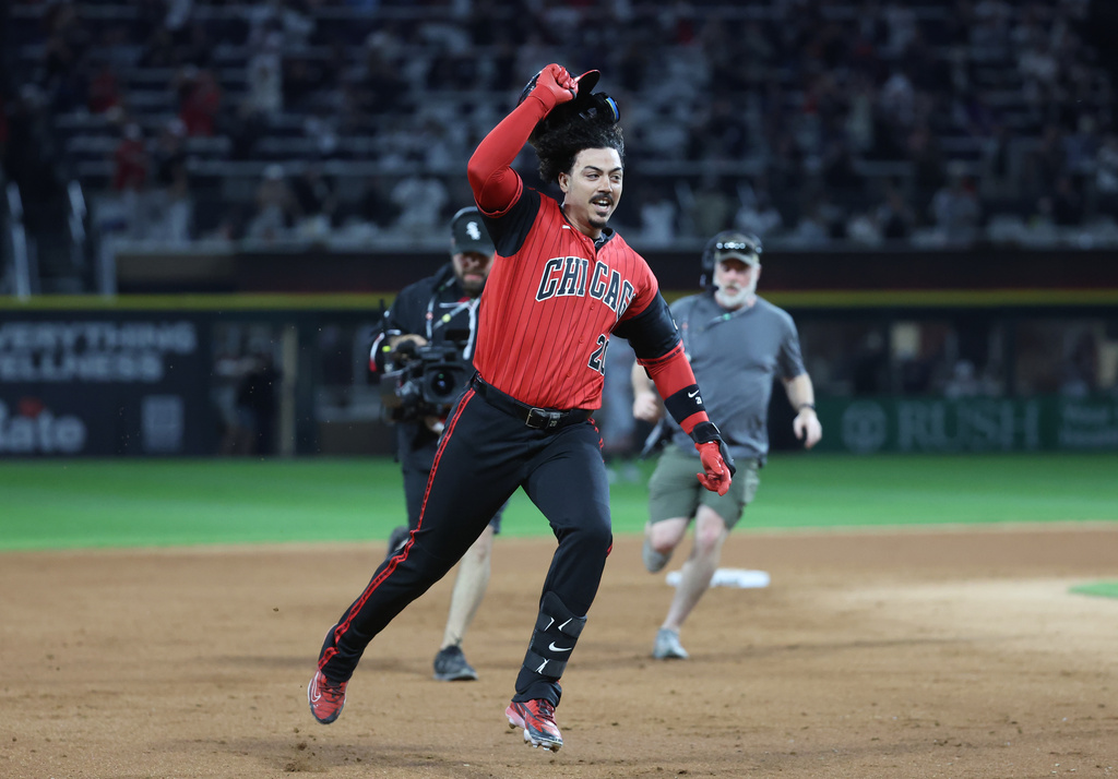 Chicago White Sox's Miguel Vargas reacts after hitting a two-run walk-off home run against the Detroit Tigers during the tenth inning of a baseball game Friday, May 29, 2026, in Chicago. (AP Photo/Talia Sprague)