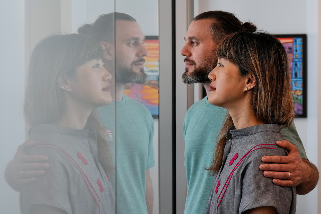 Annie, right, and her husband Jacob Ma-Weaver are photographed in San Francisco, Tuesday, Oct. 7, 2025. (AP Photo/Godofredo A. Vásquez)