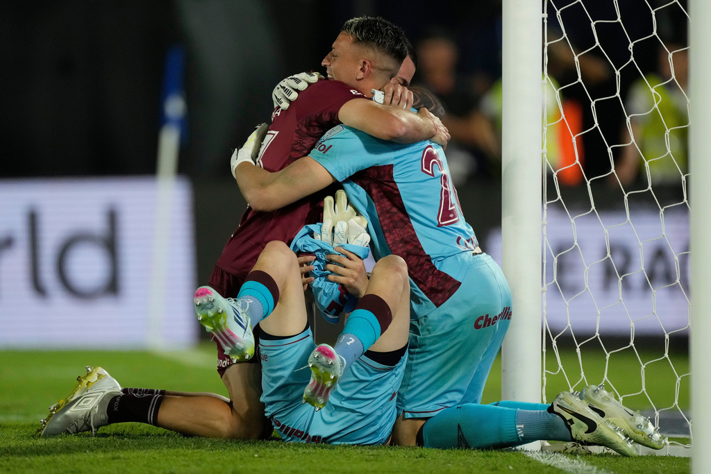 Players Argentina's Lanus celebrate defeating Brazil's Atletico Mineiro in a penalty shootout during the Copa Sudamericana final soccer match in Asuncion, Paraguay, Saturday, Nov. 22, 2025. (AP Photo/Gustavo Garello)