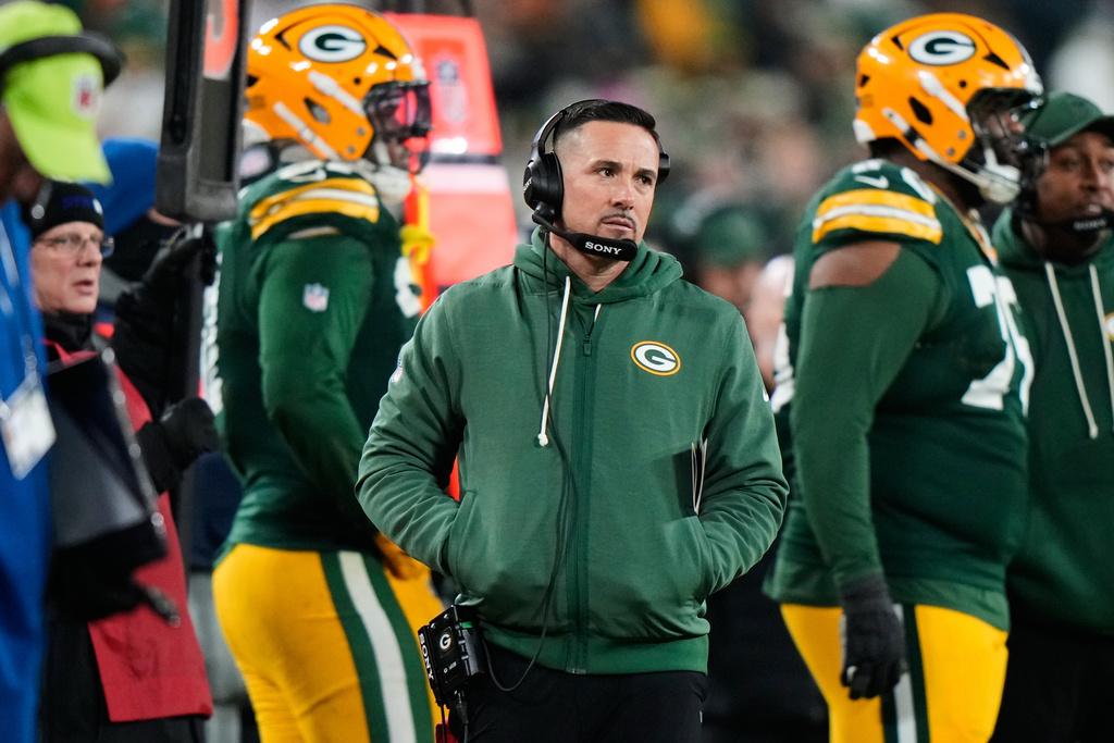 Green Bay Packers head coach Matt Lafleur watches during the second half of an NFL football game against the Baltimore Ravens, Saturday, Dec. 27, 2025, in Green Bay, Wis. (AP Photo/Morry Gash)