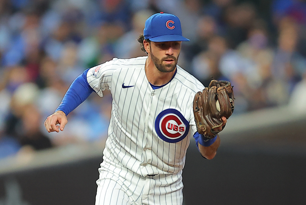 Chicago Cubs' Dansby Swanson fields the ball hit by New York Yankees' Amed Rosario during the fourth inning of a baseball game, Saturday, Aug. 1, 2026, in Chicago. (AP Photo/Melissa Tamez)