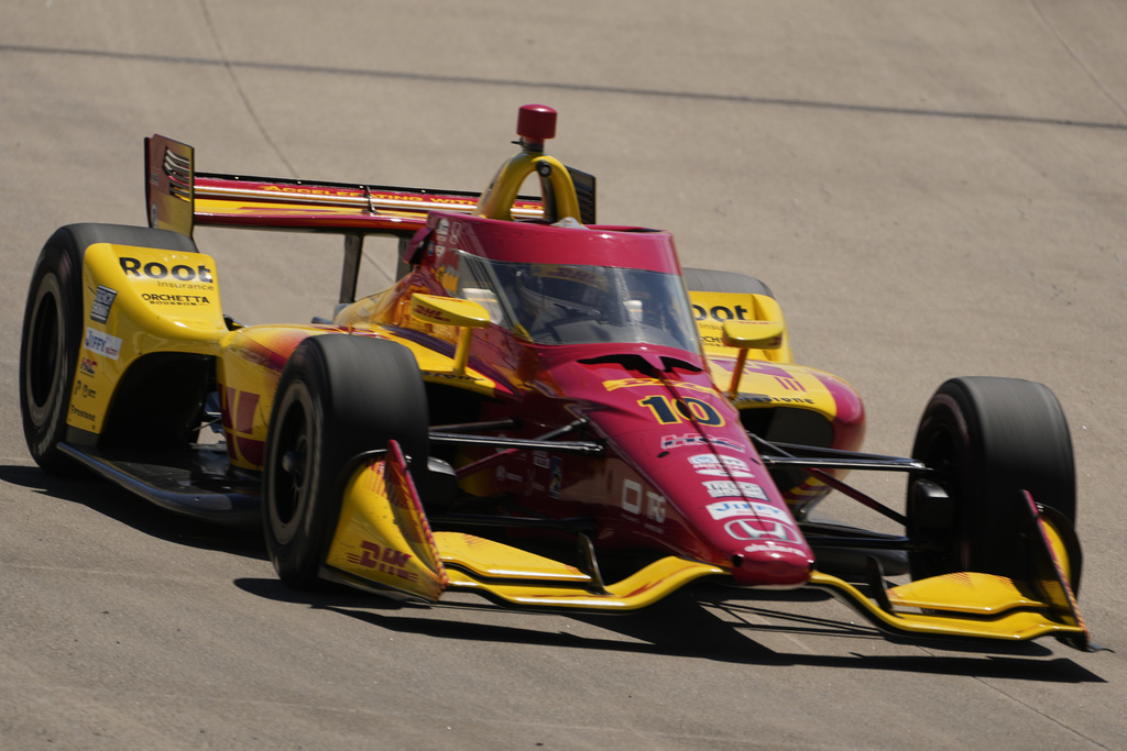 Alex Palou (10) drives during an IndyCar auto race Sunday, Aug. 31, 2025, at Nashville Superspeedway in Lebanon, Tenn. (AP Photo/George Walker IV)