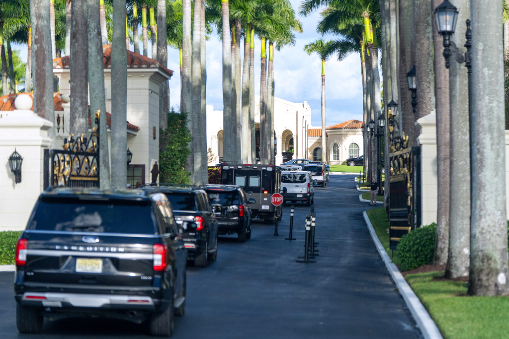 The motorcade for President Donald Trump arrives at Trump International Golf Club, Wednesday, Nov. 26, 2025, in West Palm Beach, Fla. (AP Photo/Alex Brandon)