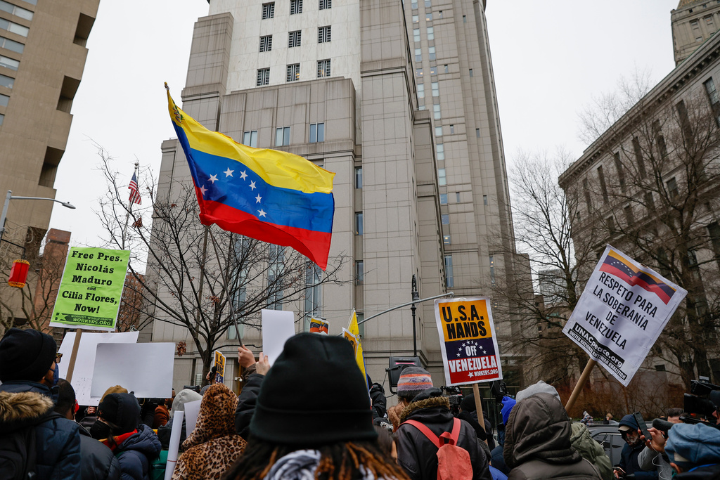 People protest outside Manhattan Federal Court before the arraignment of Venezuelan President Nicolas Maduro, Monday, Jan. 5, 2026, in New York. (AP Photo/Stefan Jeremiah)