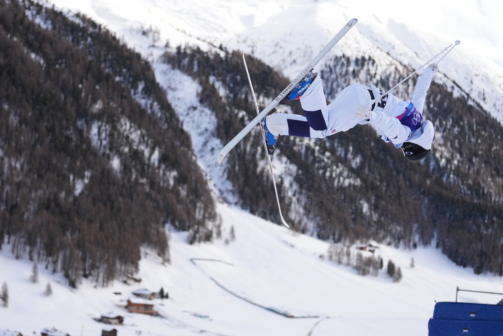 United States' Elizabeth Lemley competes during the women's freestyle skiing moguls finals at the 2026 Winter Olympics, in Livigno, Italy, Wednesday, Feb. 11, 2026. (AP Photo/Lindsey Wasson)